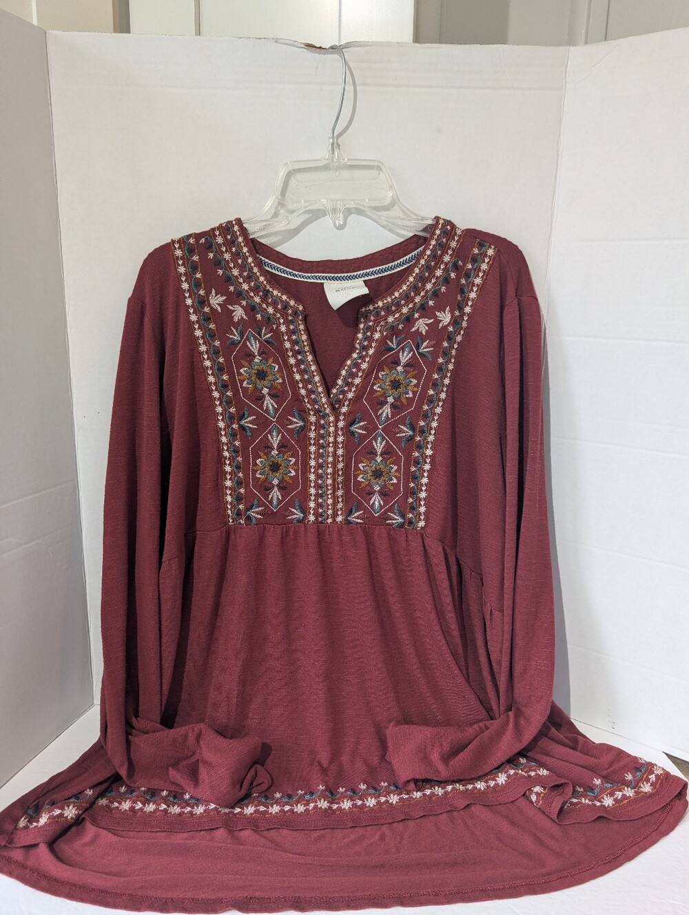 Knox Rose Burgandy Embroidered Ho-Low V-Neck Long Sleeve Top - Est Large